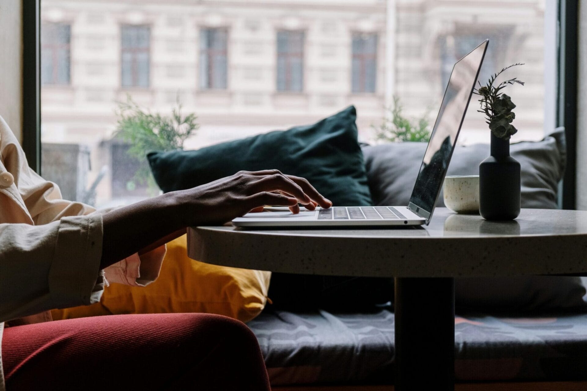 men typing on laptop